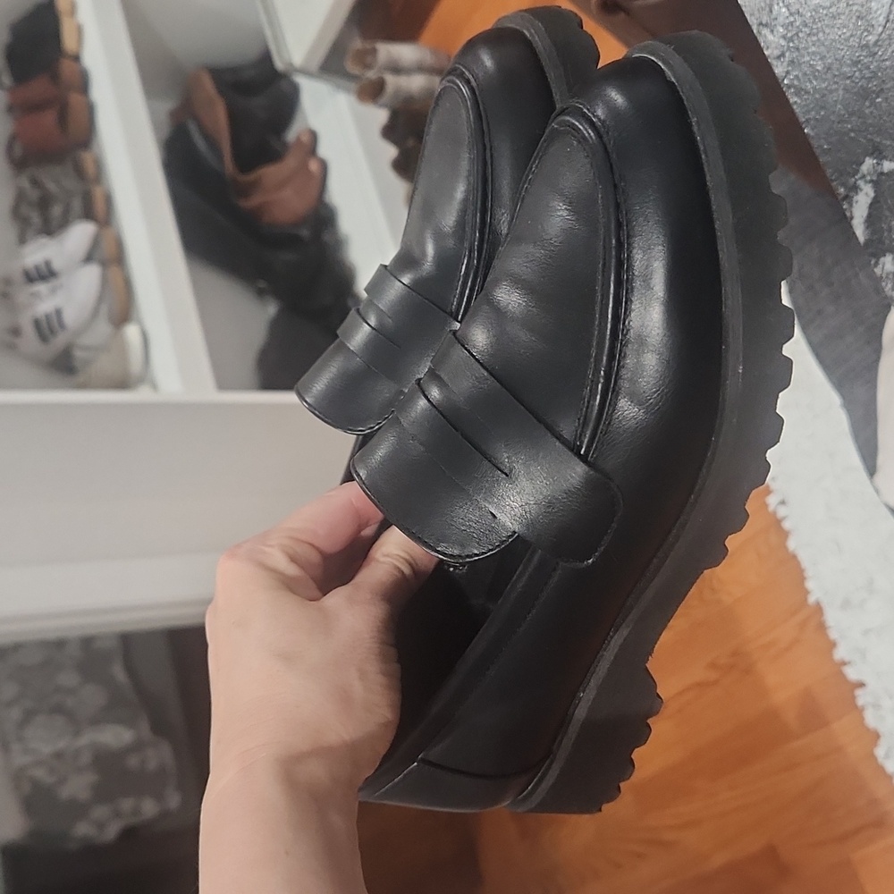 Jones New York black loafers